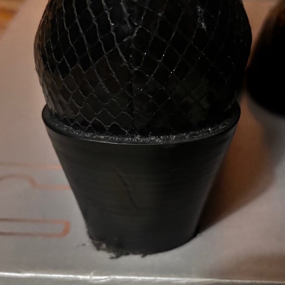 Lola Cruz Aurel Ankle Boots Black Sz 41 Pull On Pointed Toe with Silver Details - Picture 7 of 14